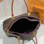 Louis Vuitton Crossbody Length 34 x Width 12 x Height 26 cm M40906