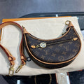 Louis Vuitton Loop Canvas 23 x 13 x 6 M81098