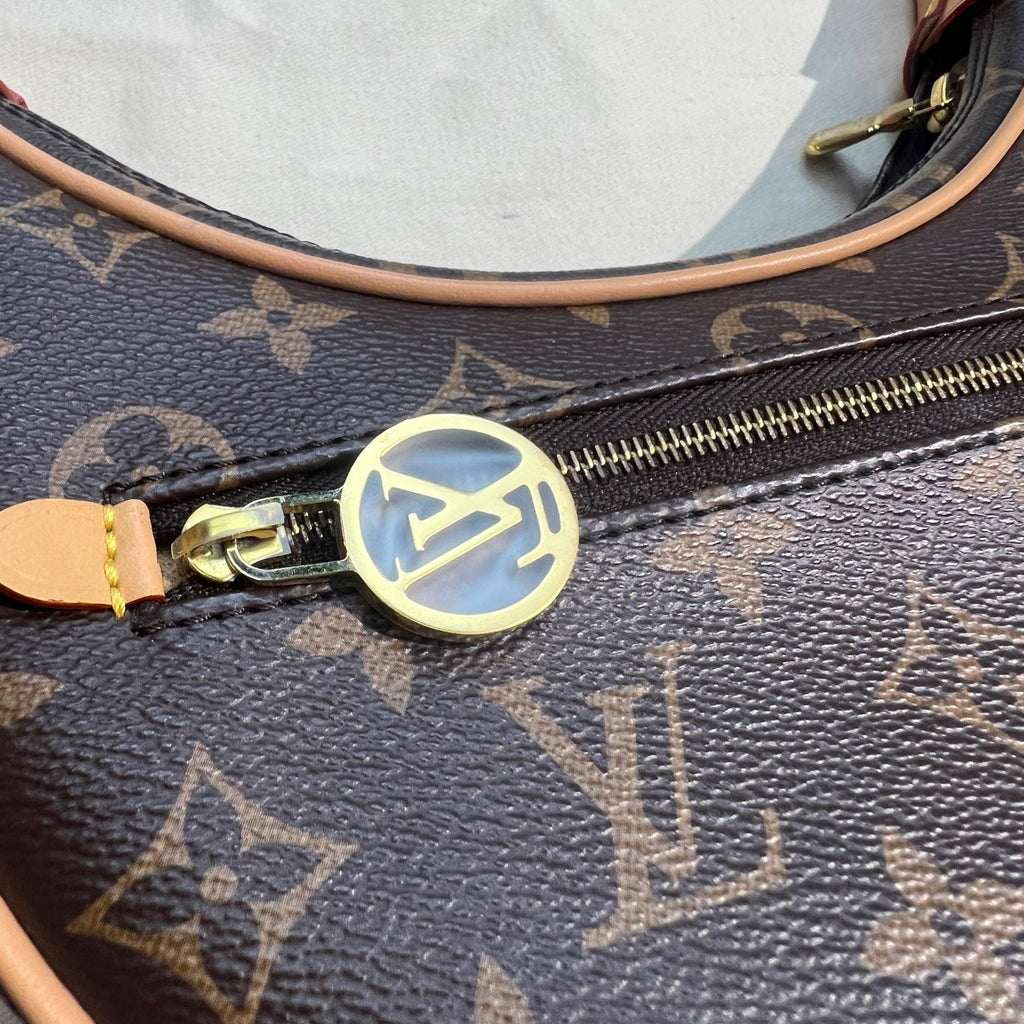 Louis Vuitton Loop Canvas 23 x 13 x 6 M81098