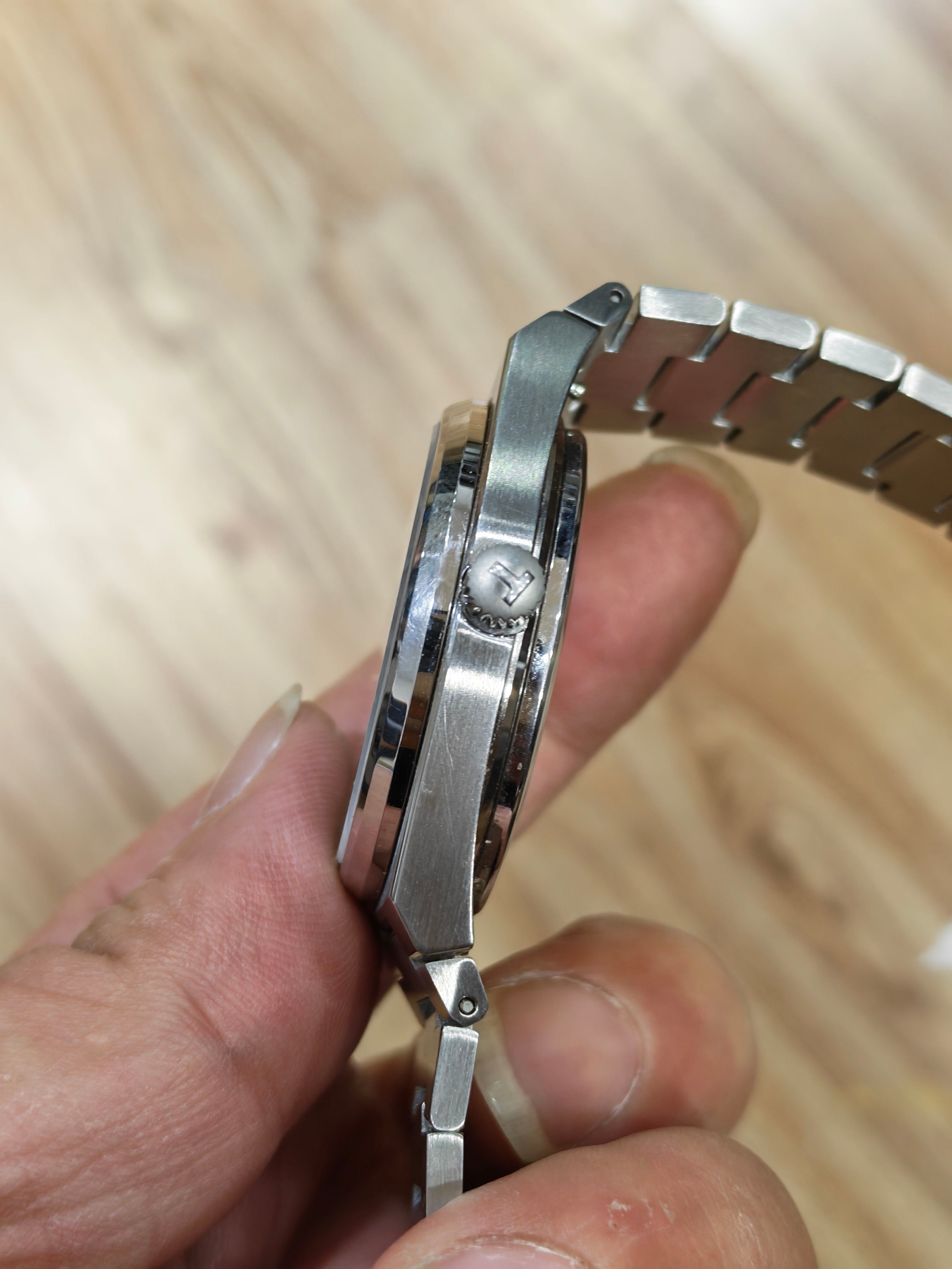 Tissot Classic Automatic (self-winding) watch 40 millimeters T137.407.11.041.00