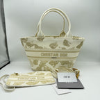 Dior Handbag White Dimensions: 27 x 20 x 8 cm (length x height x width); shoulder strap length: 53.5–64 cm M1328CECH_M01E