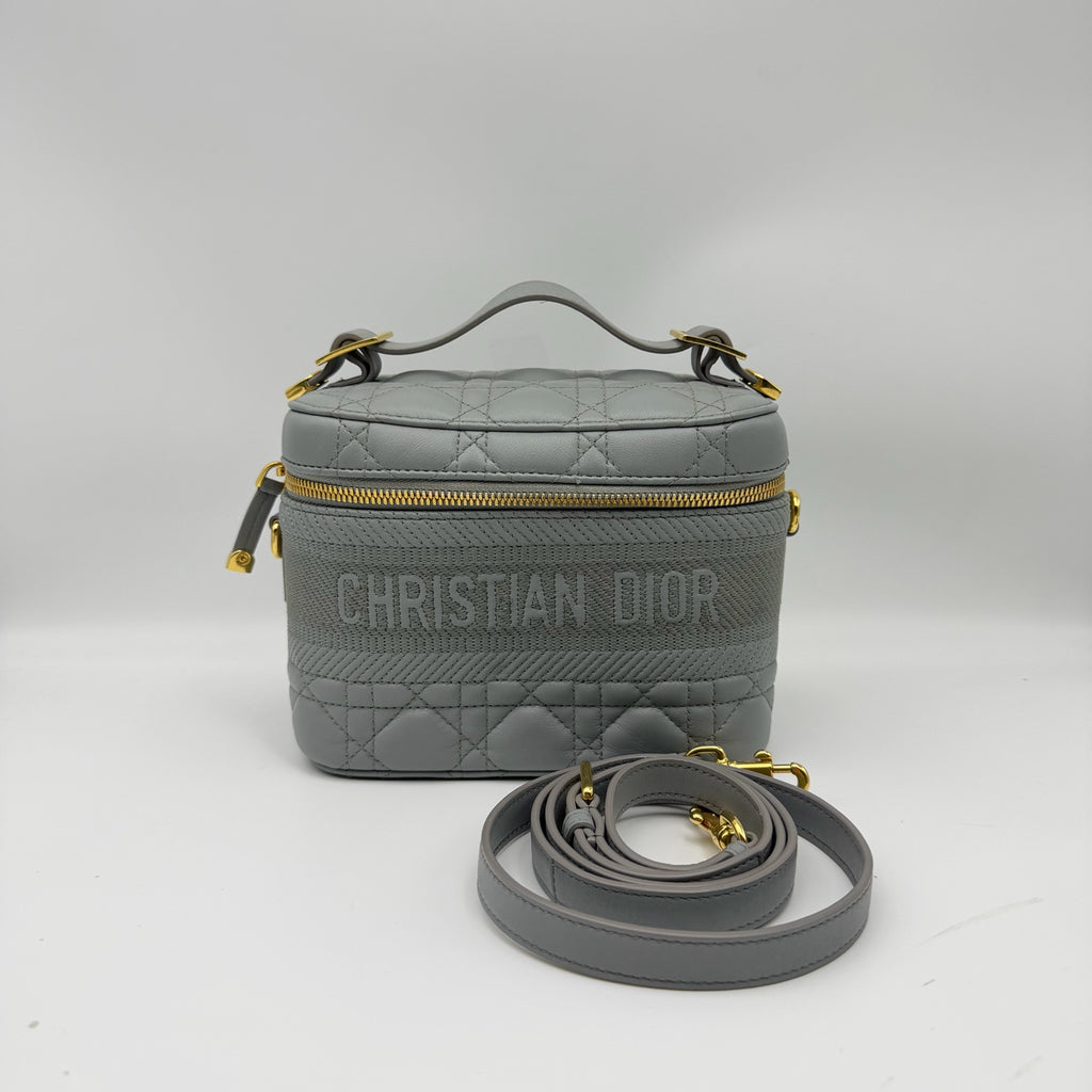 Dior Leather Gray Dimensions: 18.5 x 13 x 10.5 cm (length x height x width) S5488UNTR_M41G