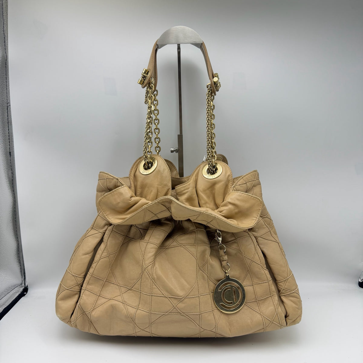 Dior Medium D-Motion Handbag Leather Gold 23 x 24 x 13 cm M2852ONWP_M34U