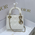 Dior Dimensions: 17 x 15 x 7 cm (length x height x width); strap length: 120 cm; length from the top of the strap to the top of the bag: 59 cm. M0505ONGE_M030
