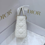 Dior Dimensions: 17 x 15 x 7 cm (length x height x width); strap length: 120 cm; length from the top of the strap to the top of the bag: 59 cm. M0505ONGE_M030