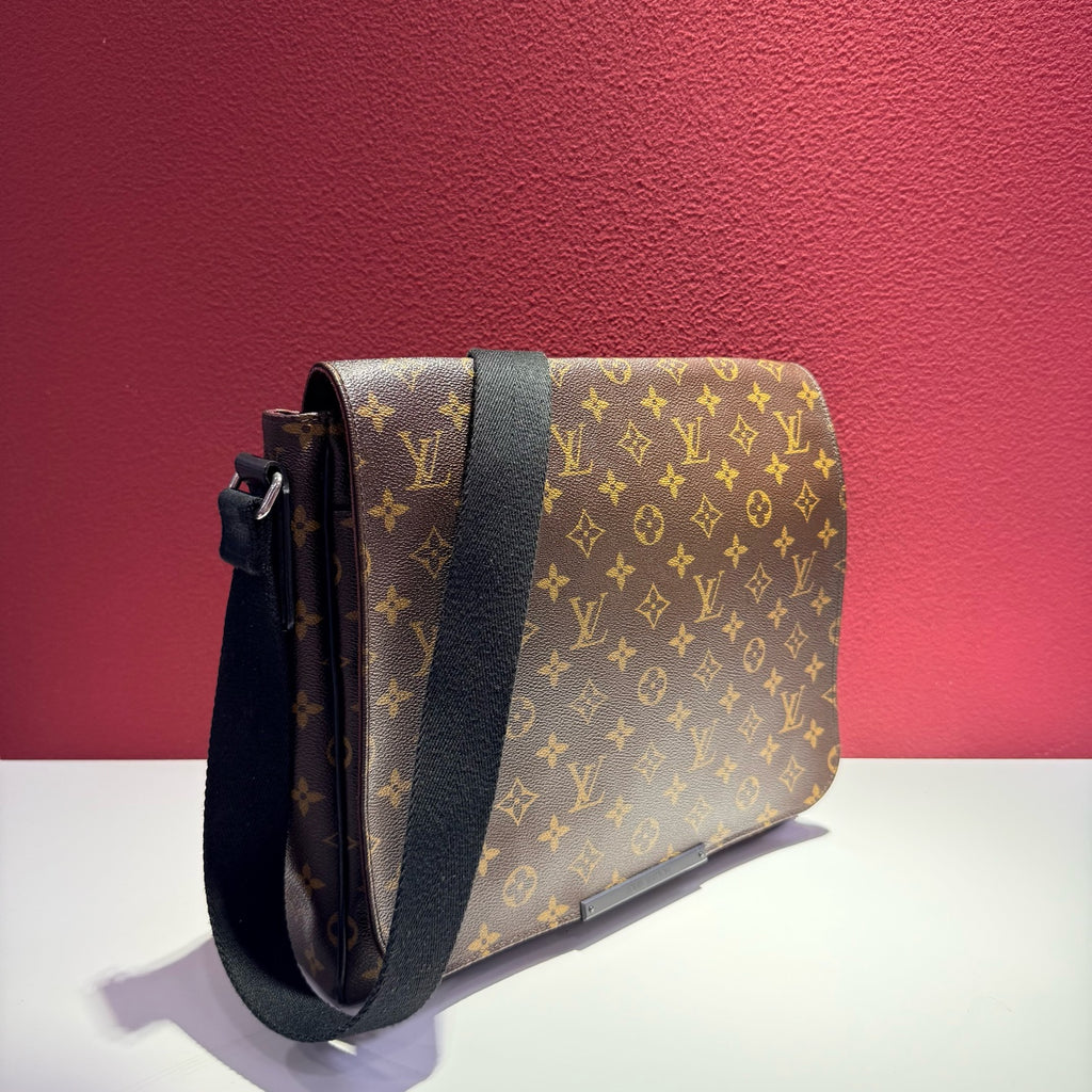 Louis Vuitton Messenger Bag