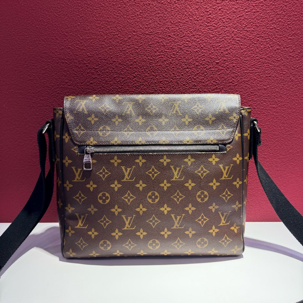 Louis Vuitton Messenger Bag