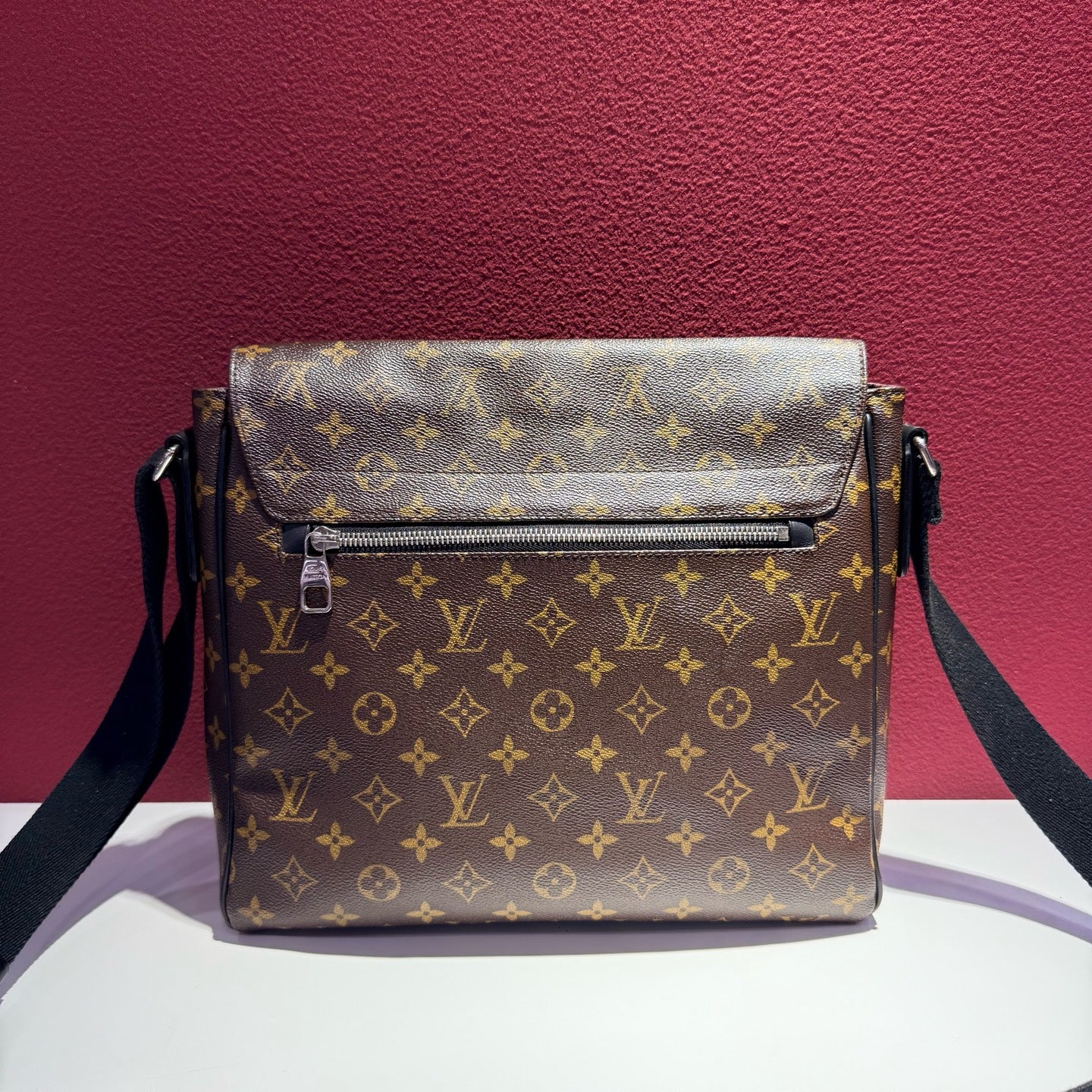 Louis Vuitton Messenger Bag