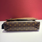 Louis Vuitton Messenger Bag
