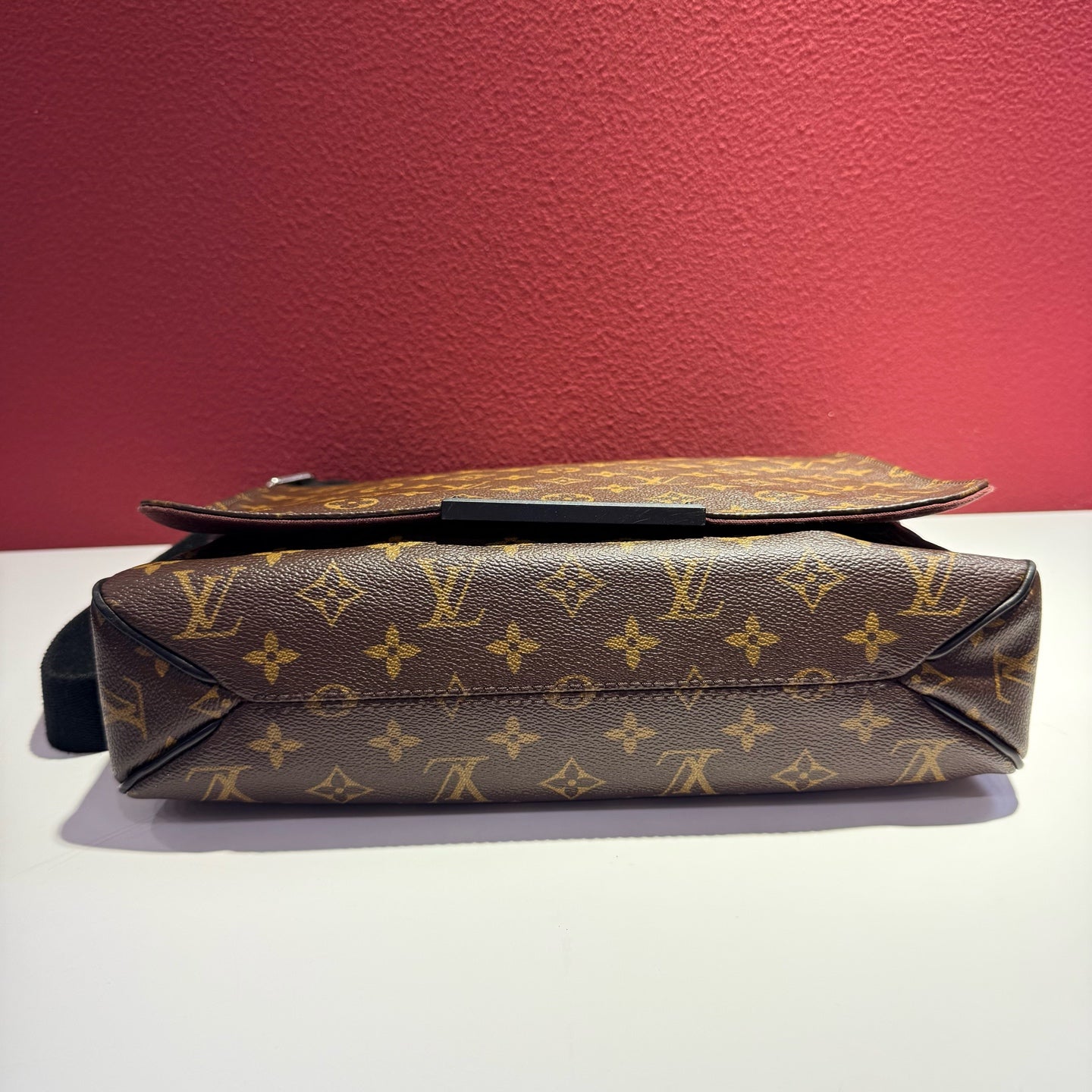 Louis Vuitton Messenger Bag