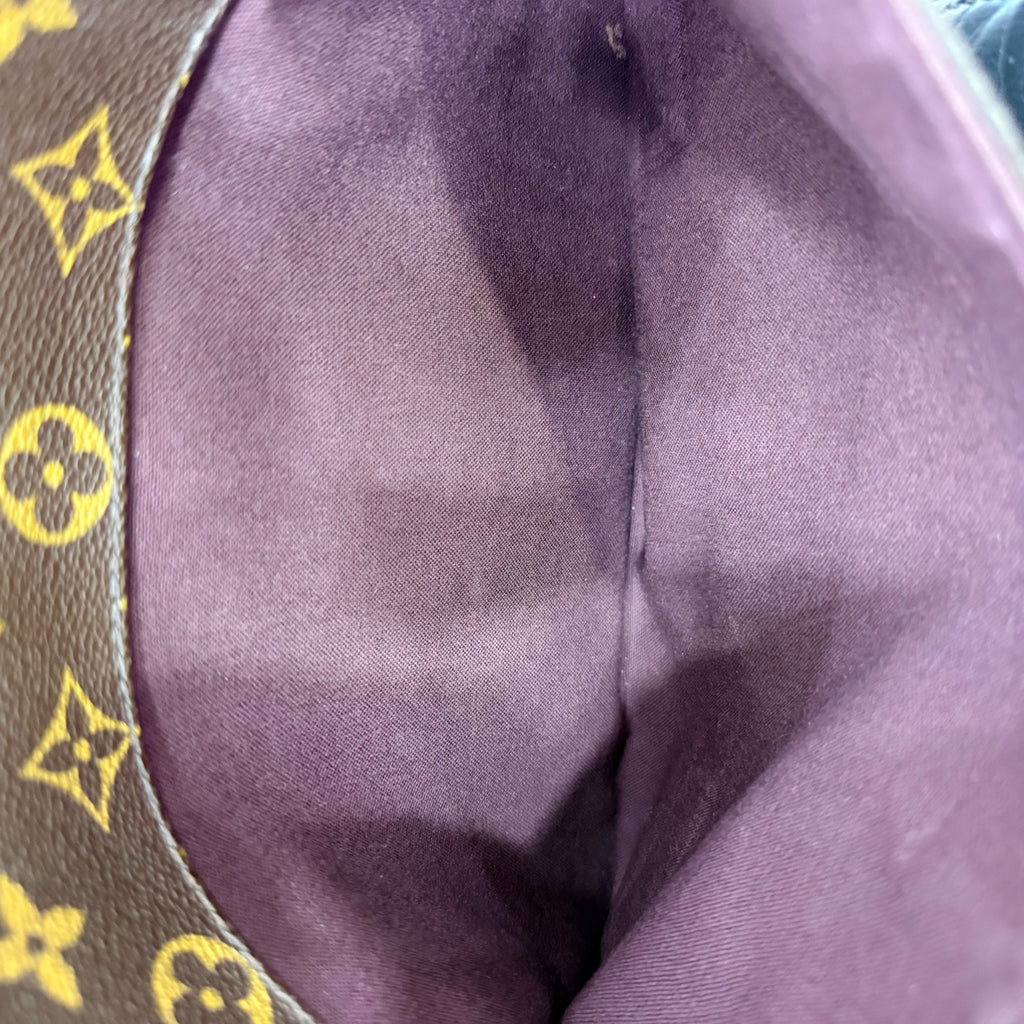 Louis Vuitton Messenger Bag