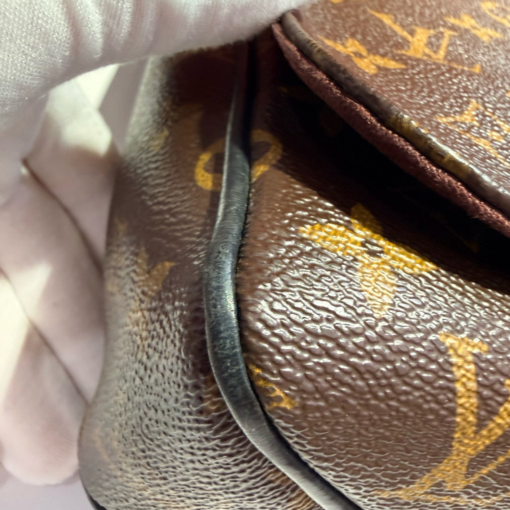 Louis Vuitton Messenger Bag