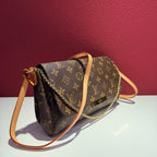 Louis Vuitton Crossbody 24.0x 14.0x 5.0 cm M40717
