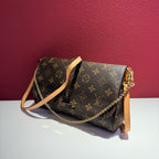 Louis Vuitton Crossbody 24.0x 14.0x 5.0 cm M40717