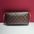 Louis Vuitton Crossbody 24.0x 14.0x 5.0 cm M40717