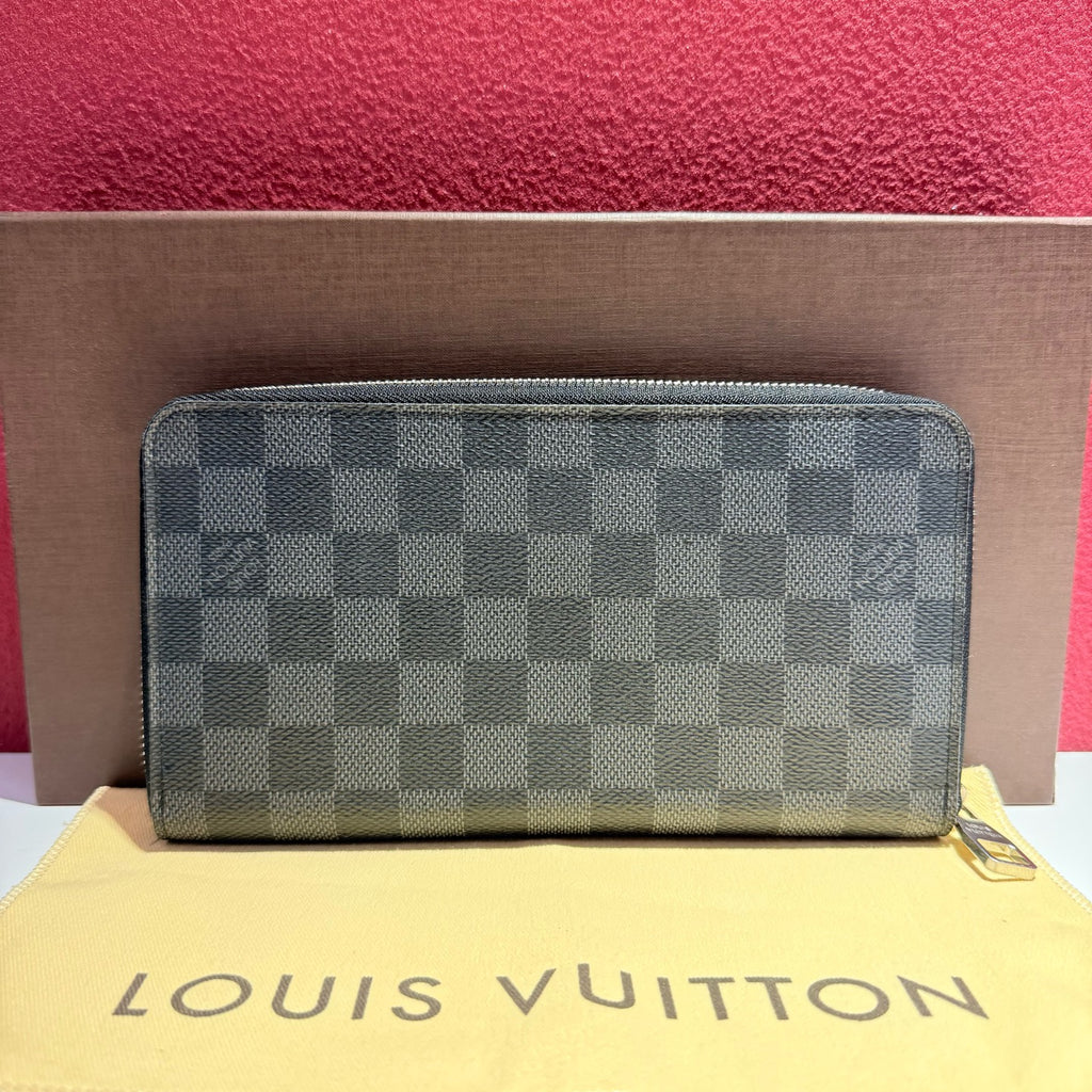 Louis Vuitton Black Clutch 21.0x12.0cm N63077