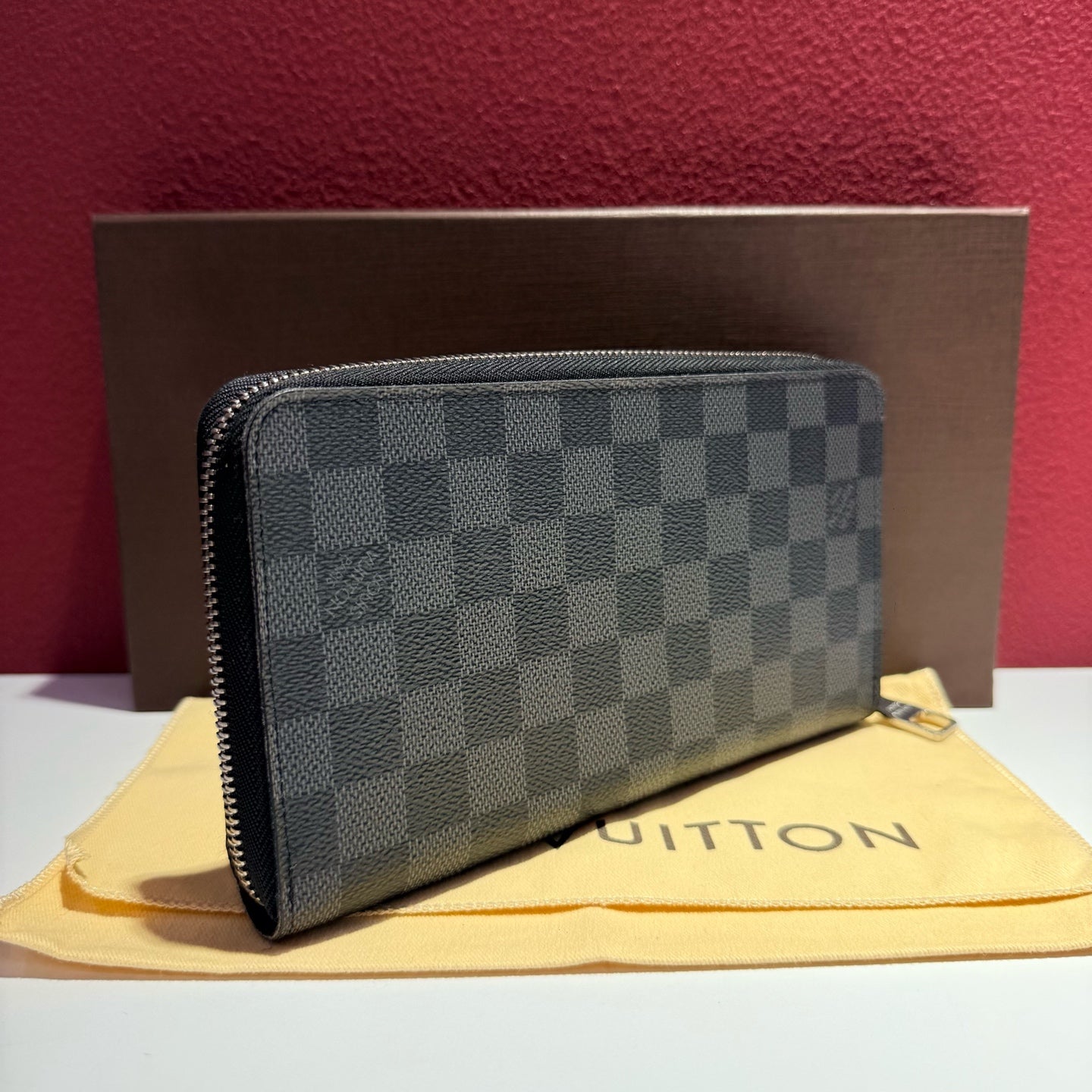 Louis Vuitton Black Clutch 21.0x12.0cm N63077
