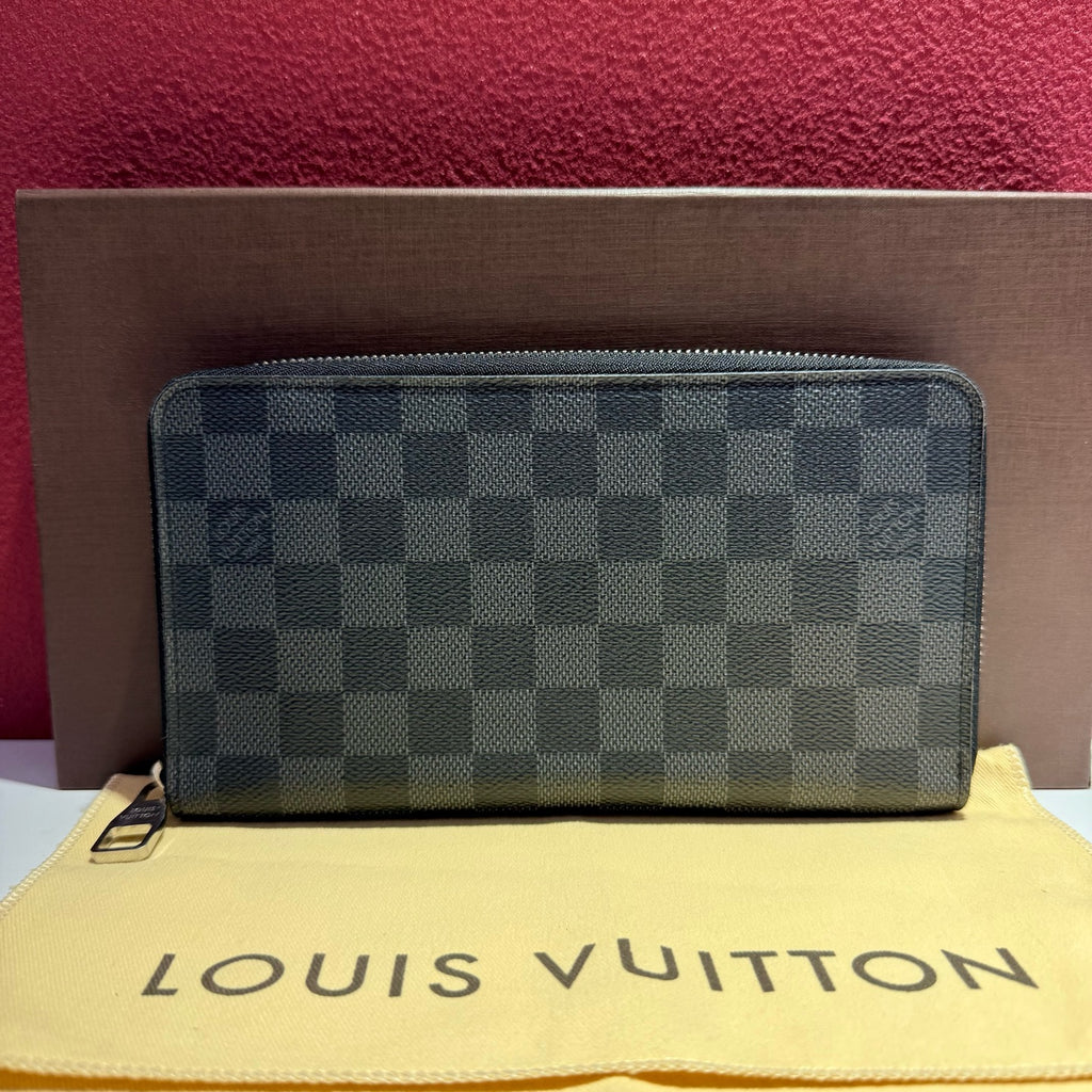 Louis Vuitton Black Clutch 21.0x12.0cm N63077