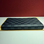 Louis Vuitton Black Clutch 21.0x12.0cm N63077