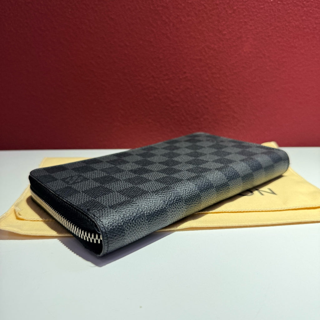 Louis Vuitton Black Clutch 21.0x12.0cm N63077