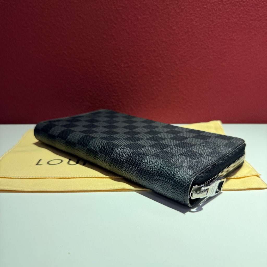 Louis Vuitton Black Clutch 21.0x12.0cm N63077