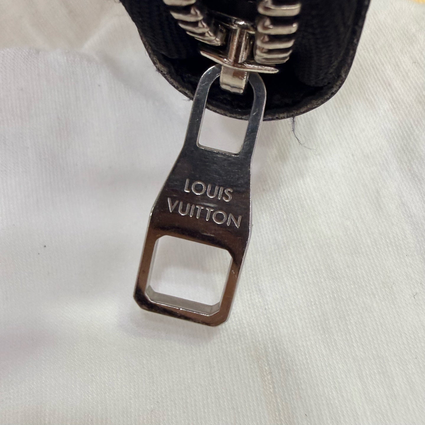 Louis Vuitton Black Clutch 21.0x12.0cm N63077