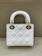 Dior Dimensions: 17 x 15 x 7 cm (length x height x width); strap length: 120 cm; length from the top of the strap to the top of the bag: 59 cm. M0505ONGE_M030