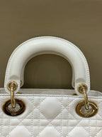 Dior Dimensions: 17 x 15 x 7 cm (length x height x width); strap length: 120 cm; length from the top of the strap to the top of the bag: 59 cm. M0505ONGE_M030