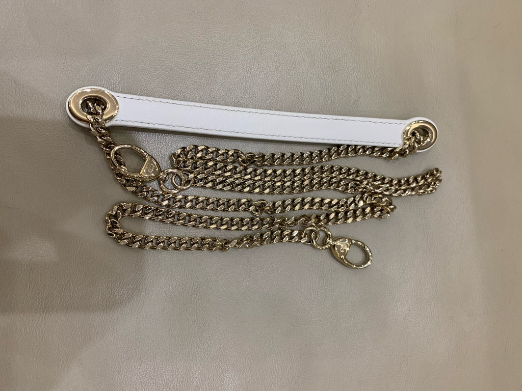Dior Dimensions: 17 x 15 x 7 cm (length x height x width); strap length: 120 cm; length from the top of the strap to the top of the bag: 59 cm. M0505ONGE_M030