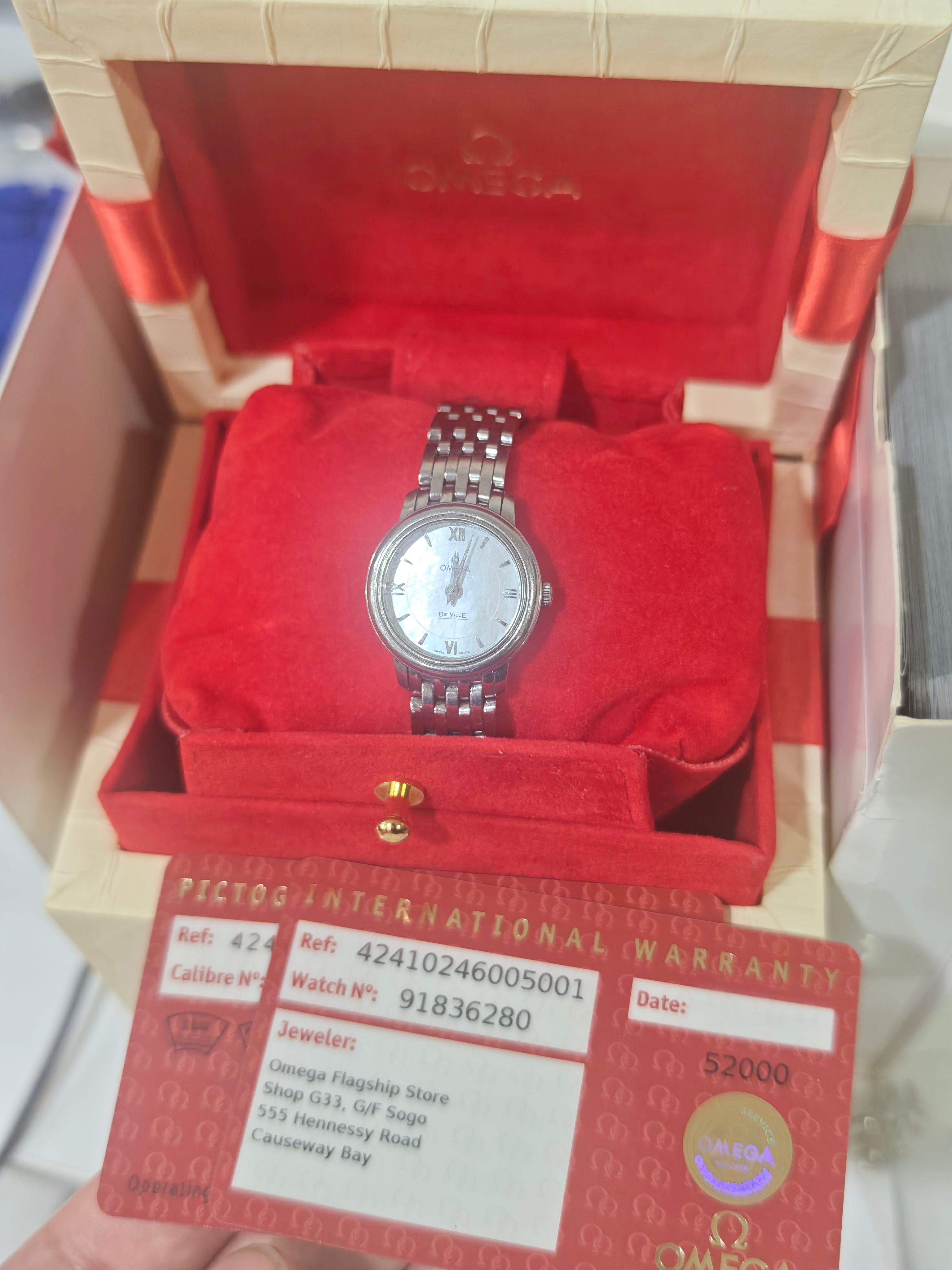 Omega Flying Disc Series Quartz watch 24.4 424.10.24.60.05.001