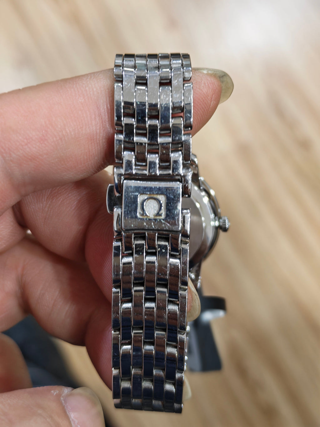Omega Flying Disc Series Silver Quartz watch 27.4 424.10.27.60.52.001