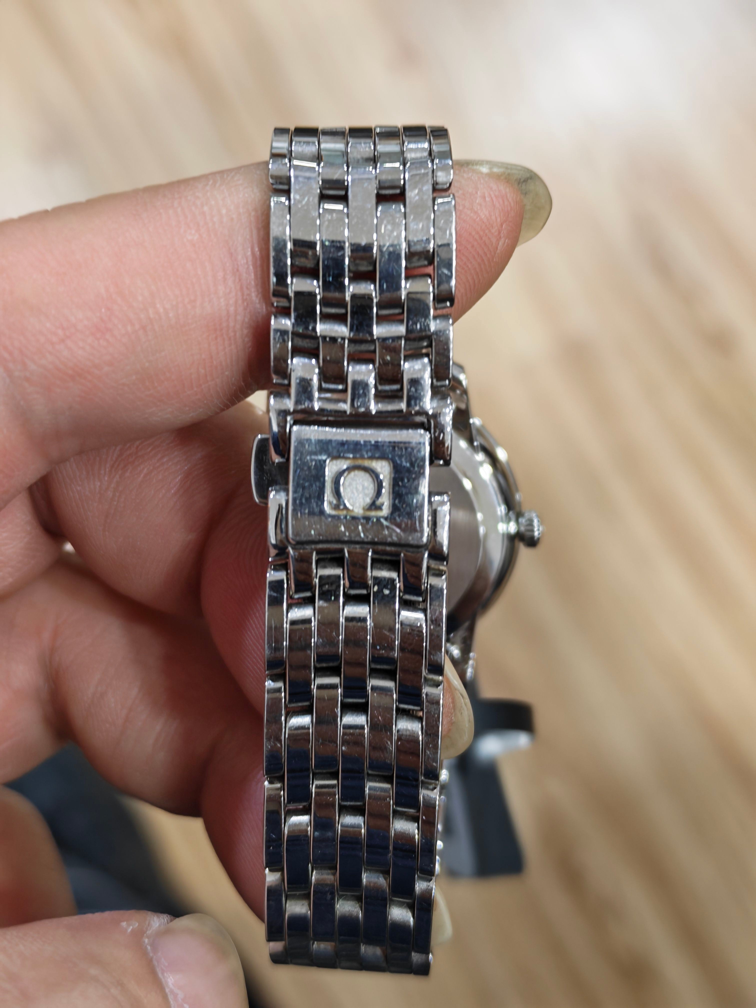 Omega Flying Disc Series Silver Quartz watch 27.4 424.10.27.60.52.001