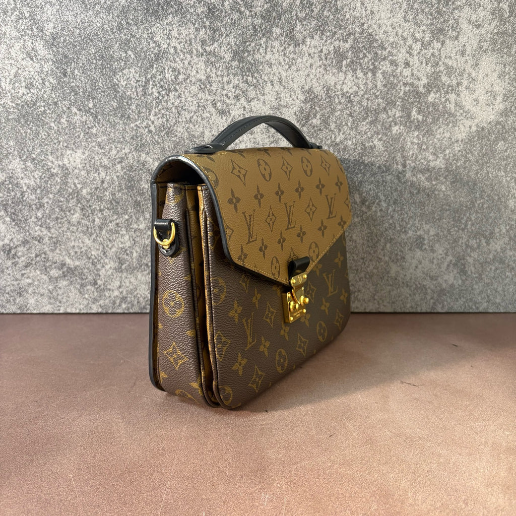 Louis Vuitton Messenger Bag