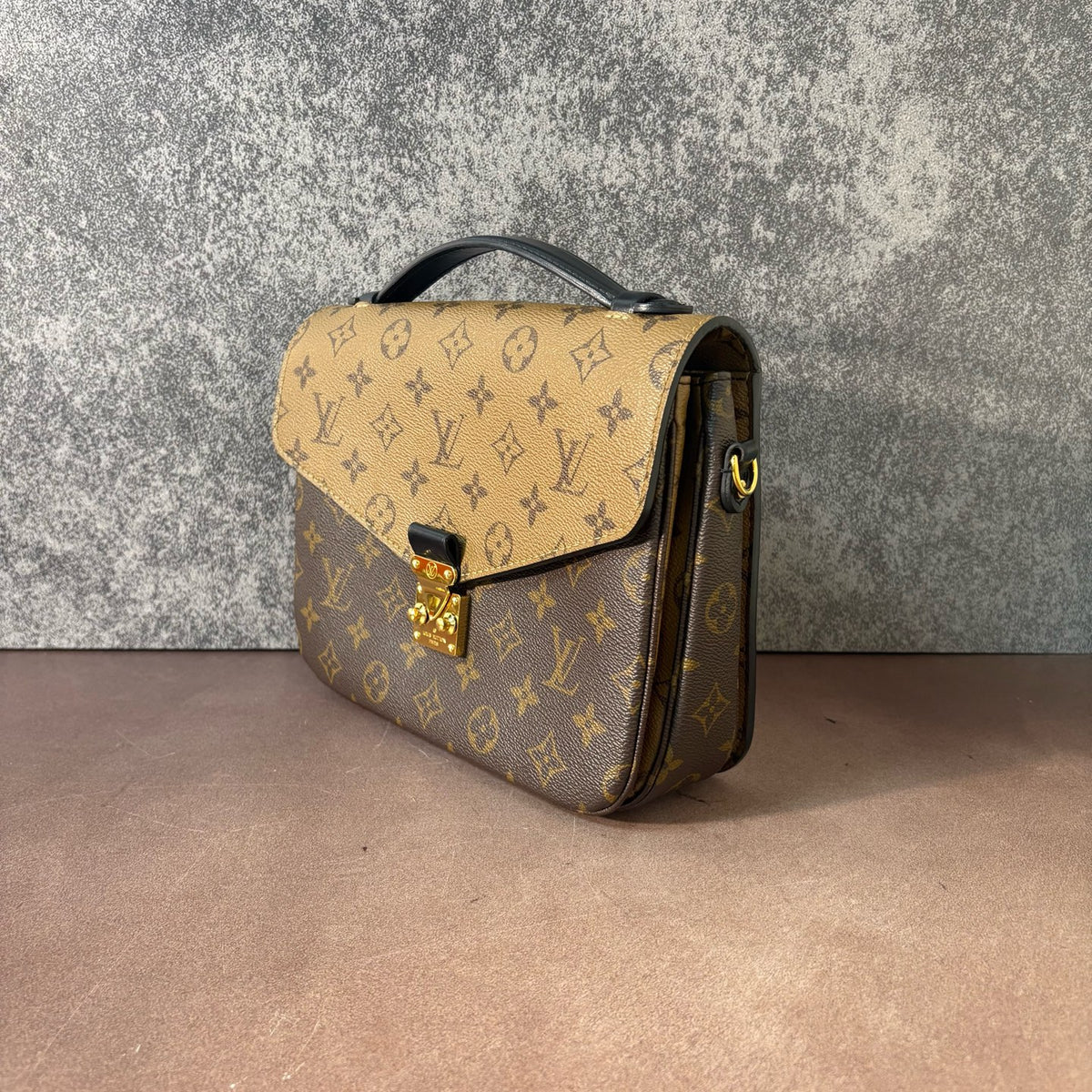 Louis Vuitton Messenger Bag