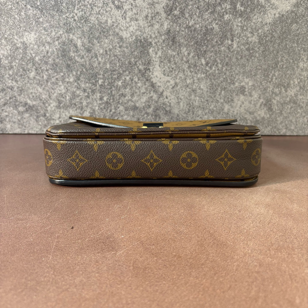 Louis Vuitton Messenger Bag