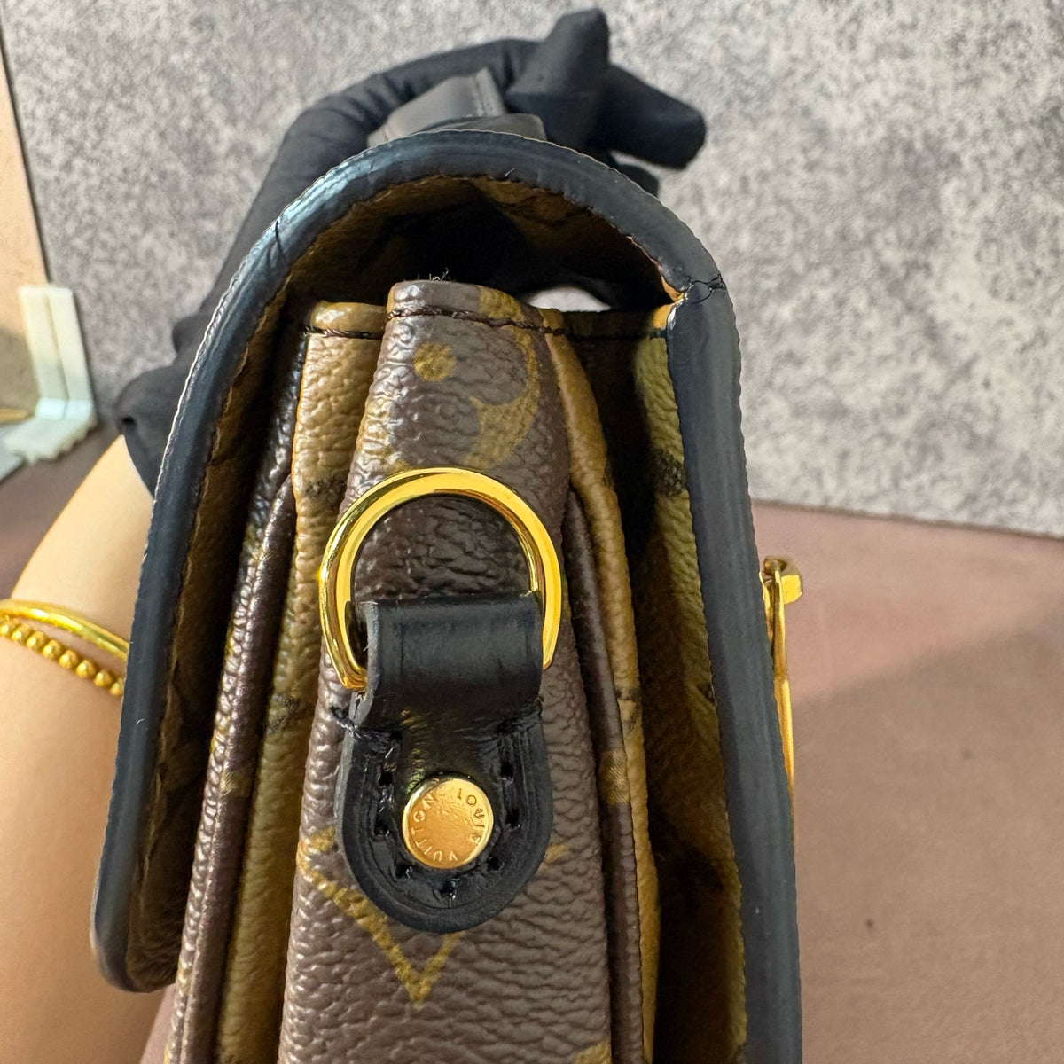 Louis Vuitton Messenger Bag