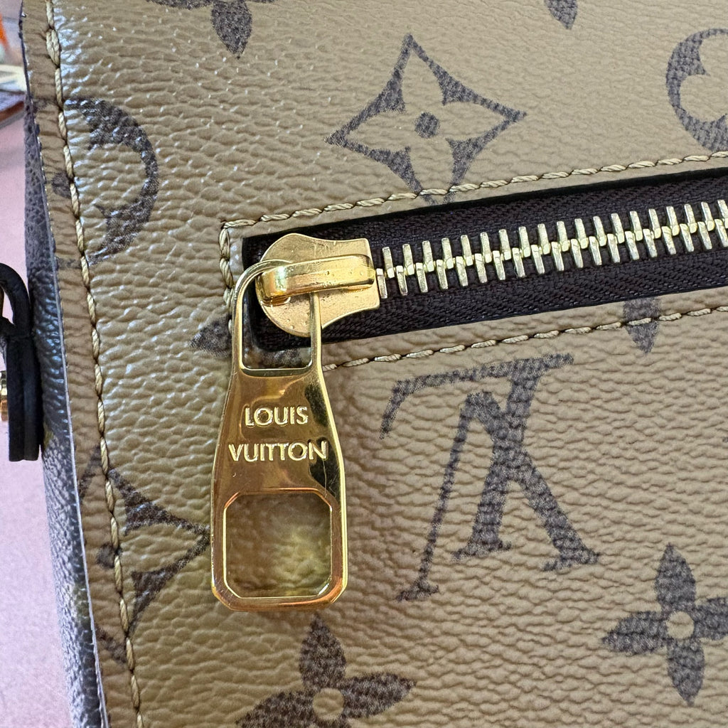 Louis Vuitton Messenger Bag