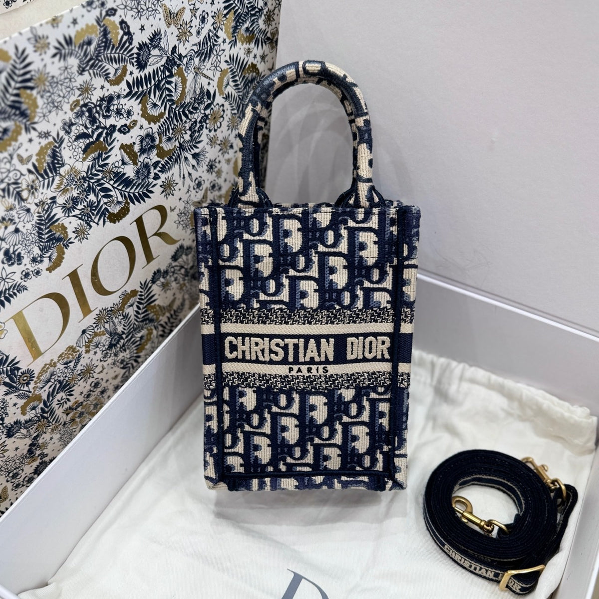 Dior Tote 50-MA-0272