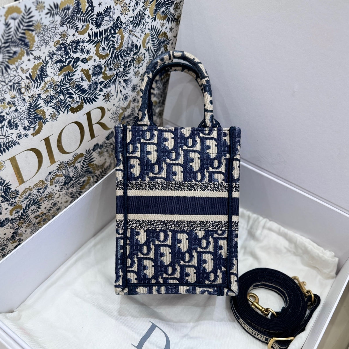 Dior Tote 50-MA-0272