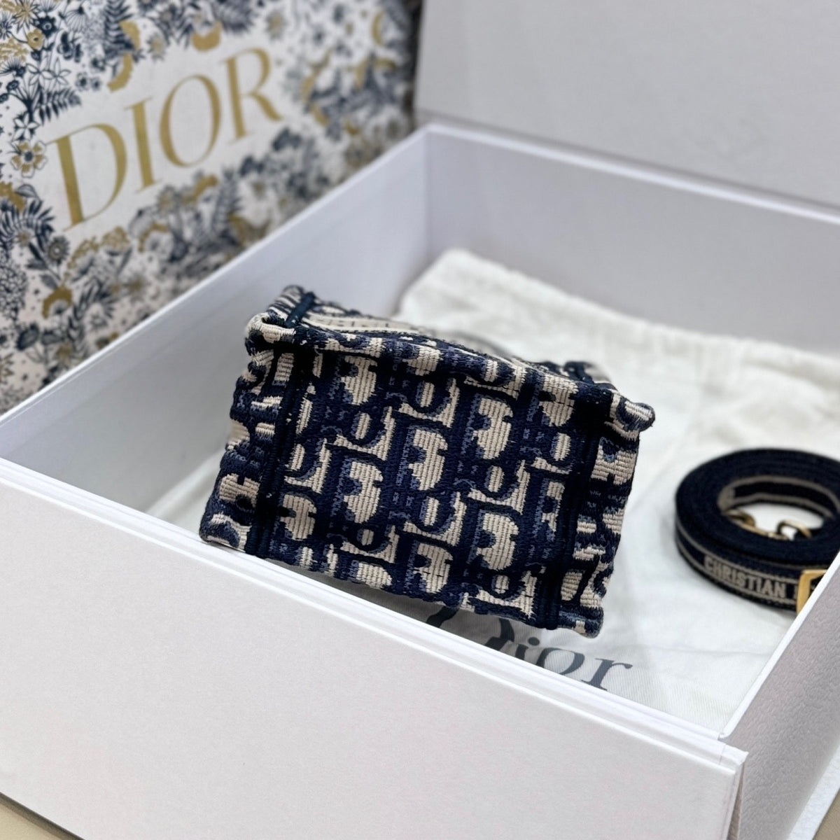 Dior Tote 50-MA-0272