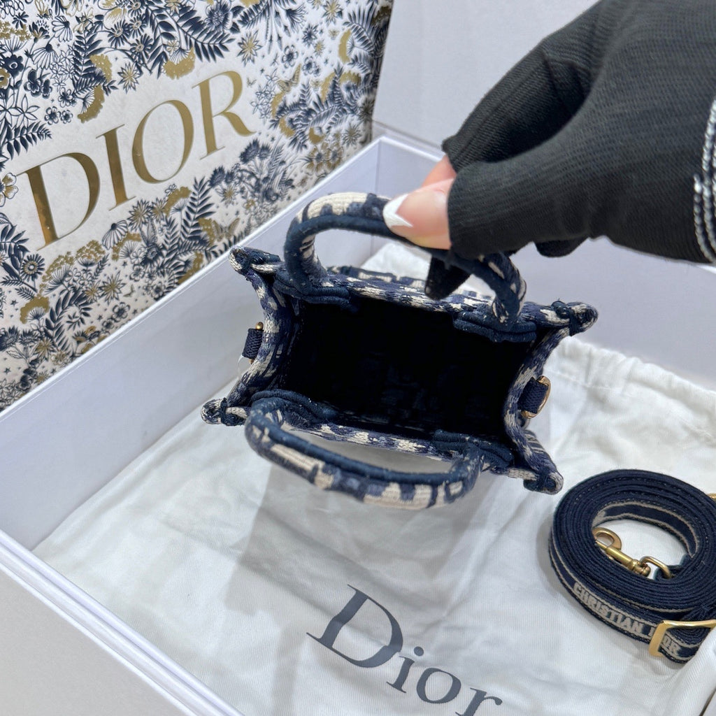 Dior Tote 50-MA-0272