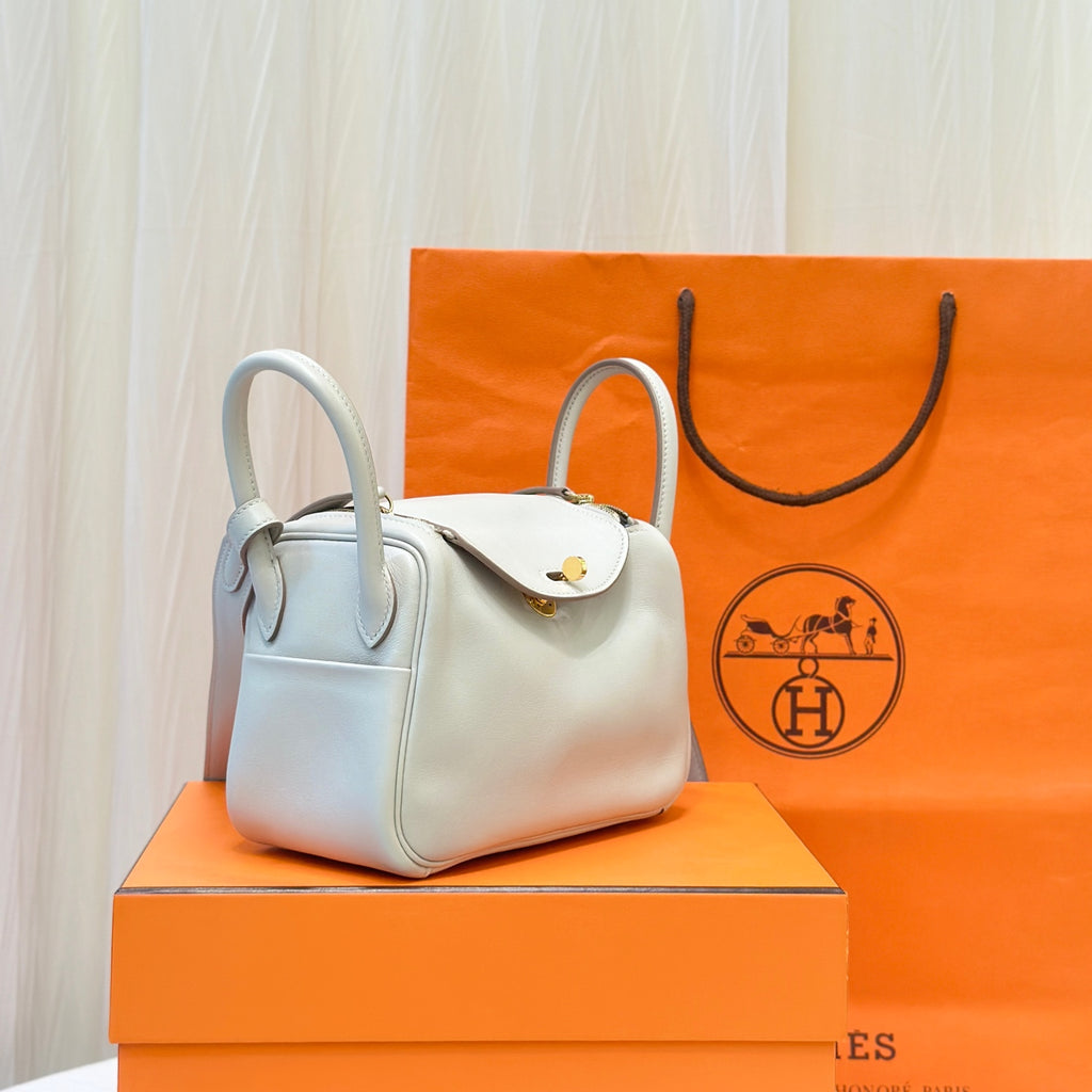 Hermes Lindy II Mini Handbag Crossbody 19 cm long x 13 cm deep x 9.5 cm wide H085956CK3Q