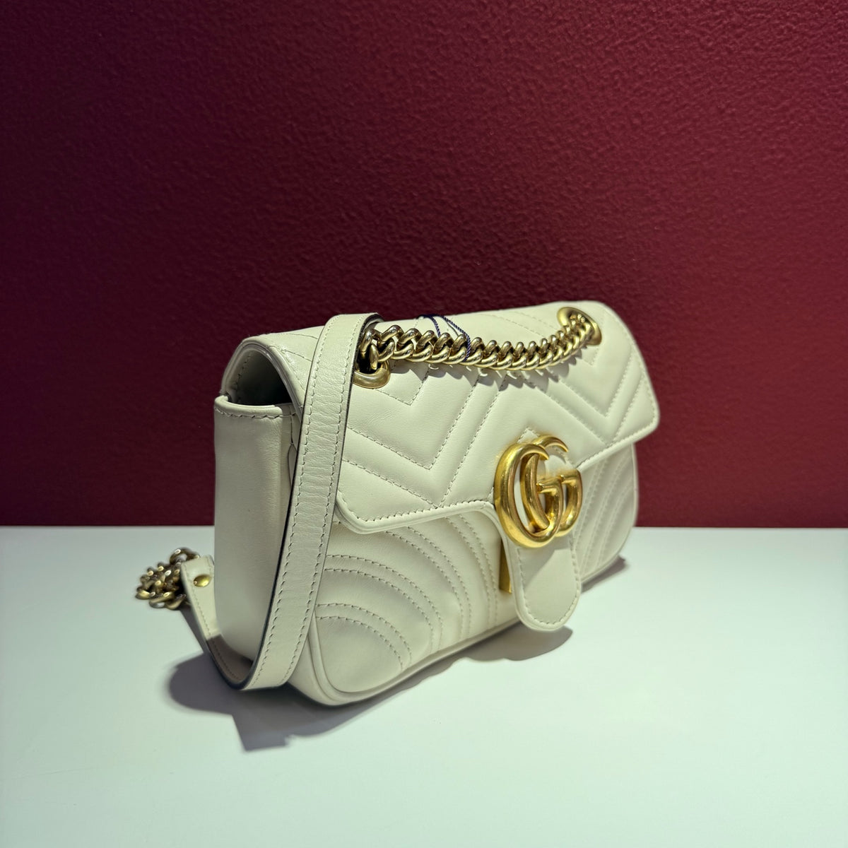 Gucci GG Marmont Collection White Crossbody 22 cm (width) x 13 cm (height) x 6 cm (depth) 446744 DTDIT 9022