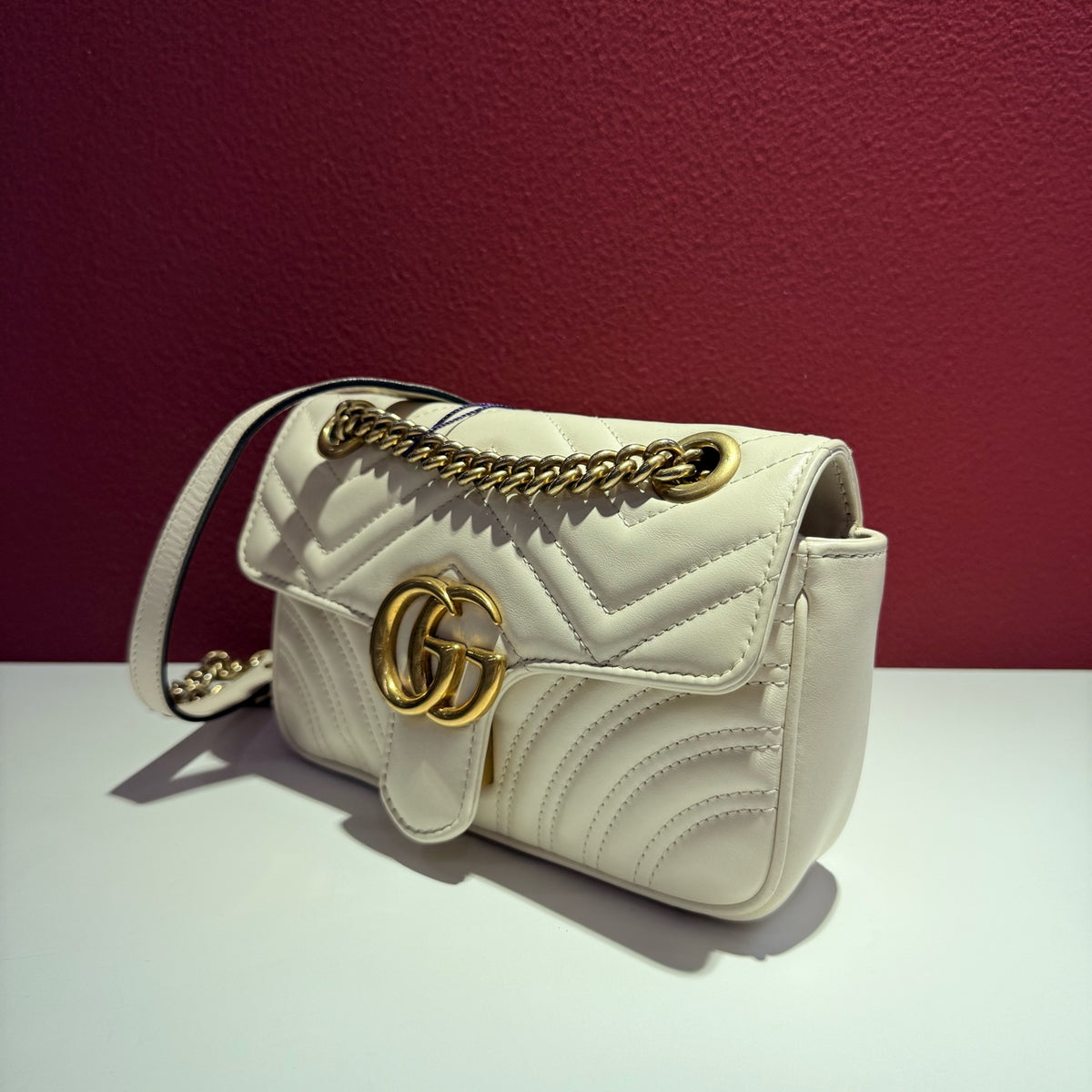 Gucci GG Marmont Collection White Crossbody 22 cm (width) x 13 cm (height) x 6 cm (depth) 446744 DTDIT 9022