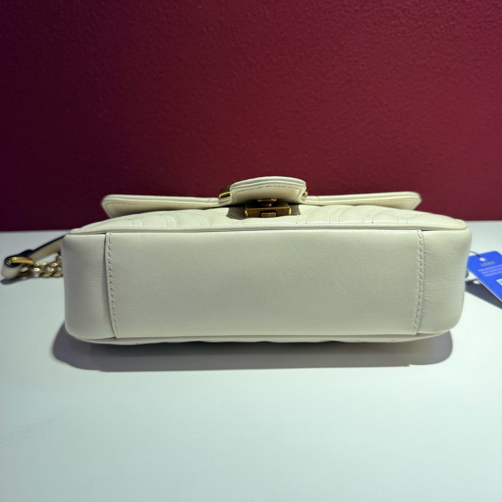 Gucci GG Marmont Collection White Crossbody 22 cm (width) x 13 cm (height) x 6 cm (depth) 446744 DTDIT 9022