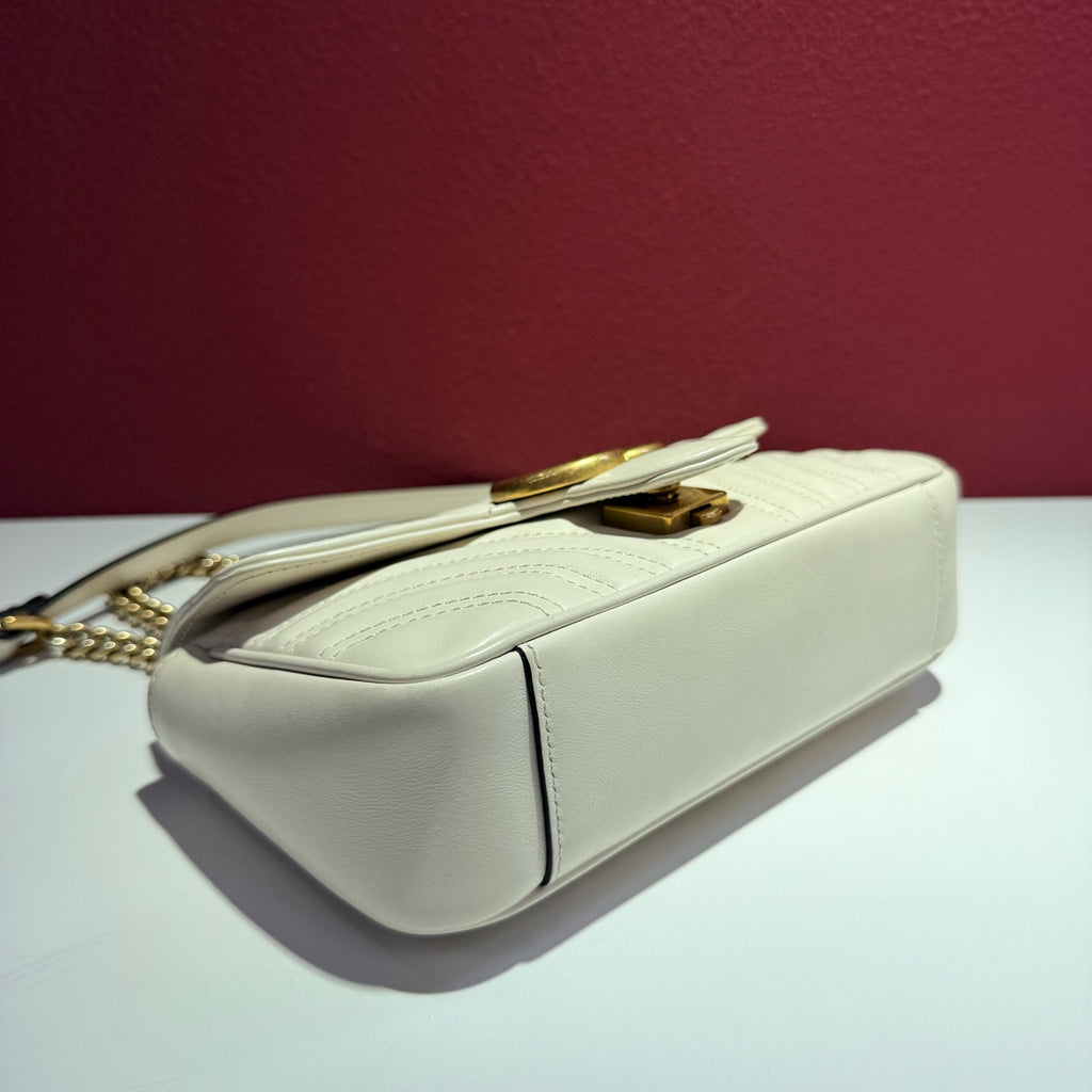 Gucci GG Marmont Collection White Crossbody 22 cm (width) x 13 cm (height) x 6 cm (depth) 446744 DTDIT 9022