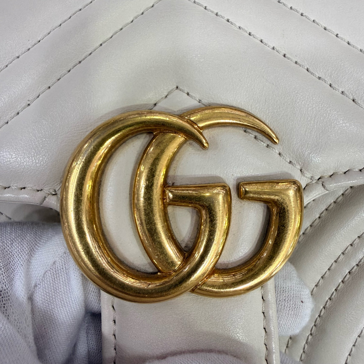 Gucci GG Marmont Collection White Crossbody 22 cm (width) x 13 cm (height) x 6 cm (depth) 446744 DTDIT 9022
