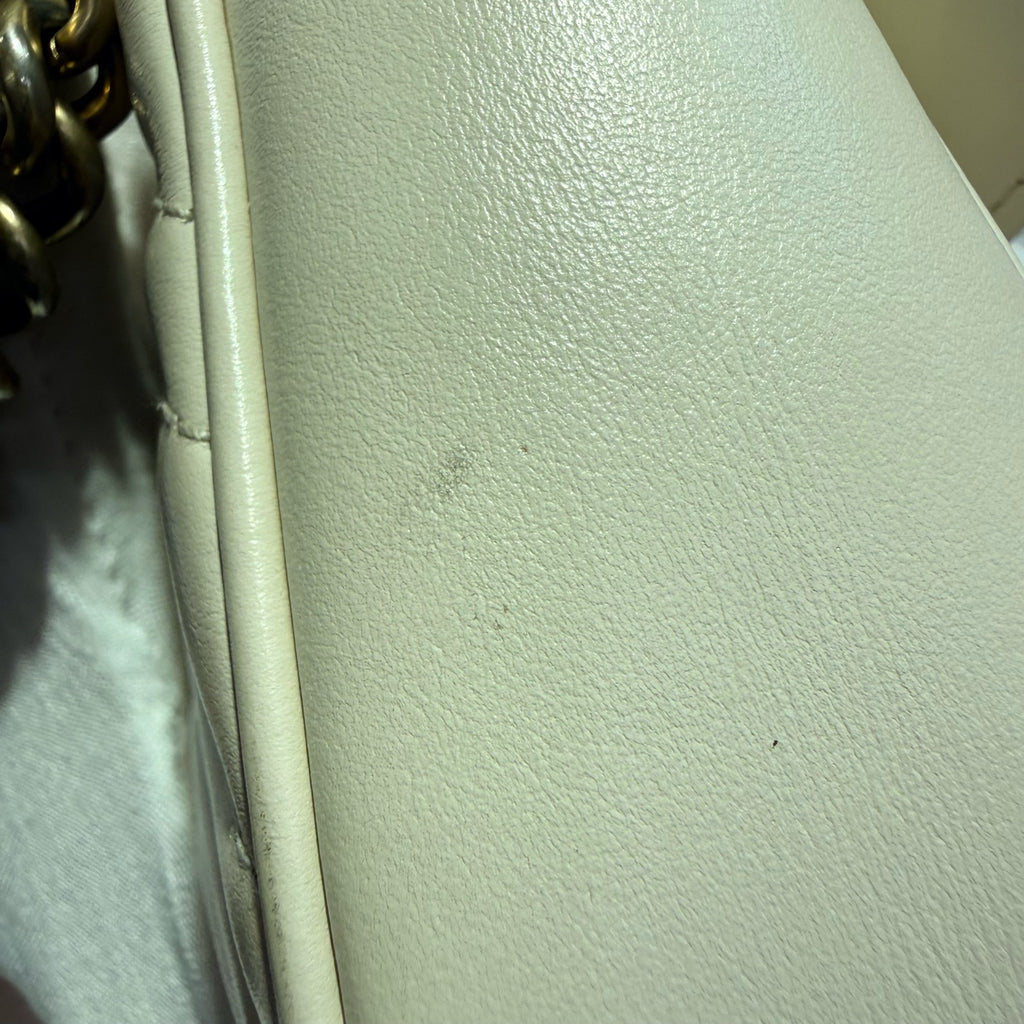 Gucci GG Marmont Collection White Crossbody 22 cm (width) x 13 cm (height) x 6 cm (depth) 446744 DTDIT 9022