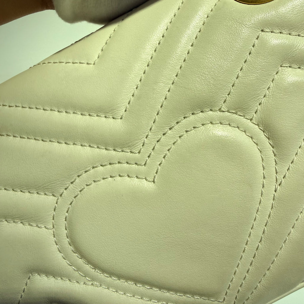 Gucci GG Marmont Collection White Crossbody 22 cm (width) x 13 cm (height) x 6 cm (depth) 446744 DTDIT 9022
