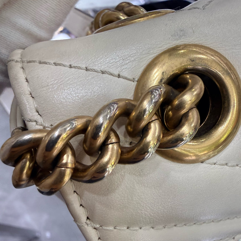 Gucci GG Marmont Collection White Crossbody 22 cm (width) x 13 cm (height) x 6 cm (depth) 446744 DTDIT 9022